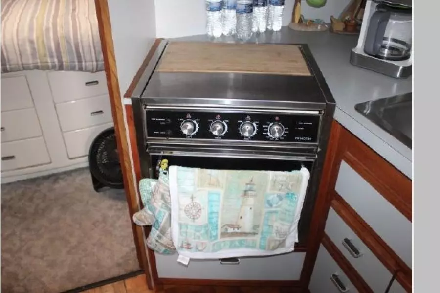 1987 Cruisers 3380 Chateau Vee