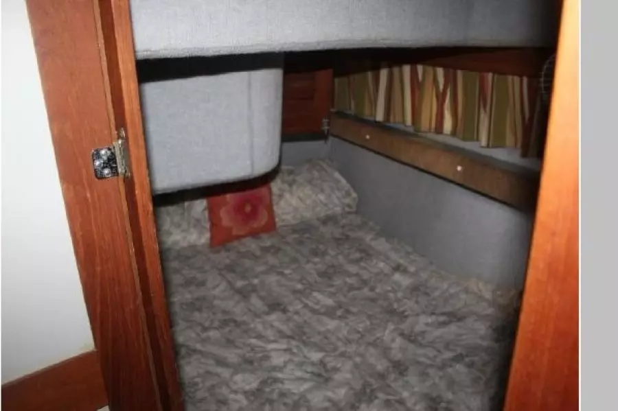 1987 Cruisers 3380 Chateau Vee