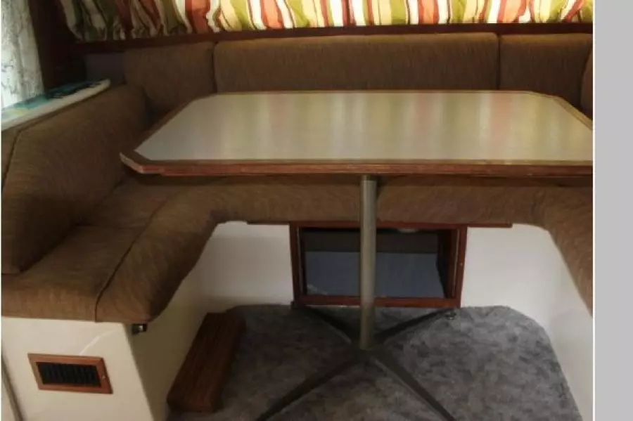 1987 Cruisers 3380 Chateau Vee