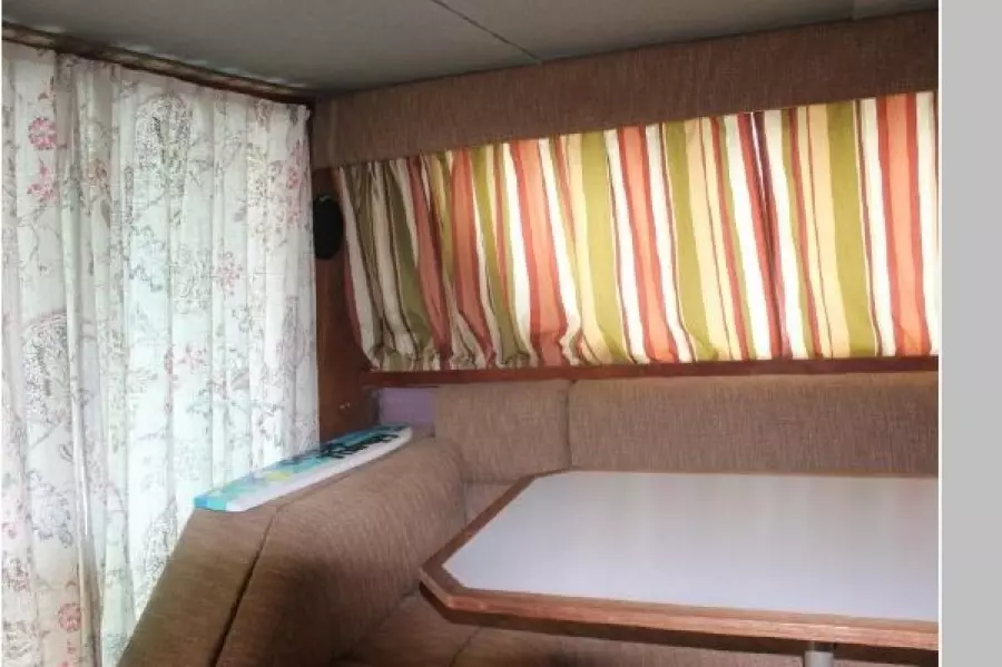 1987 Cruisers 3380 Chateau Vee