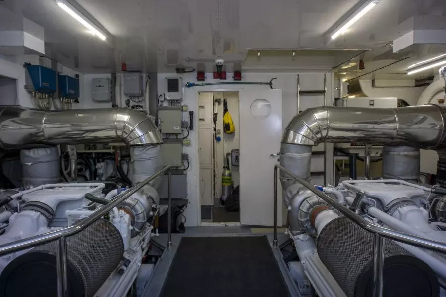 2000 Ferretti Yachts Custom Line 94