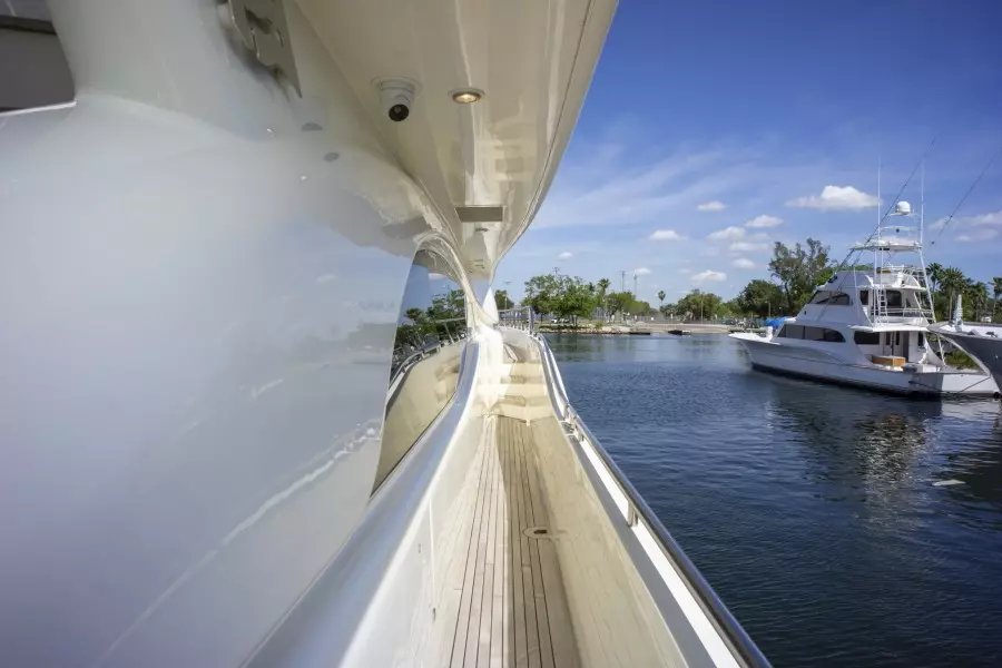 2000 Ferretti Yachts Custom Line 94