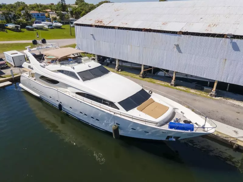 2000 Ferretti Yachts Custom Line 94