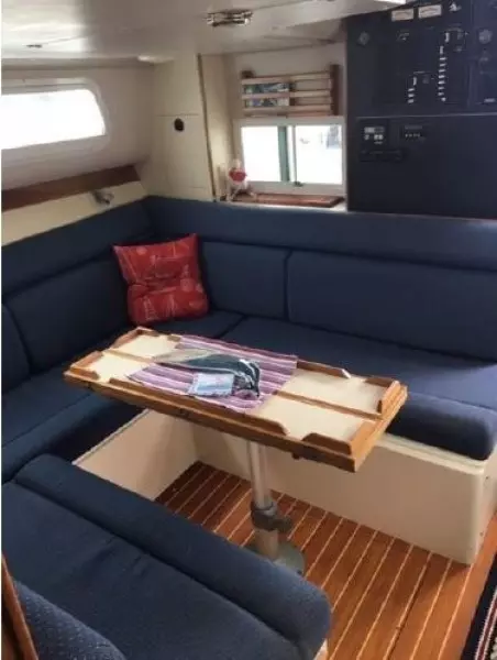 2002 Albin 32 + 2 Command Bridge