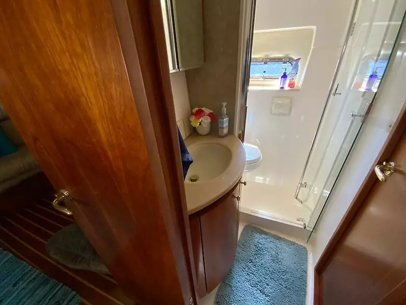 2000 Tiara Yachts 5200 Express