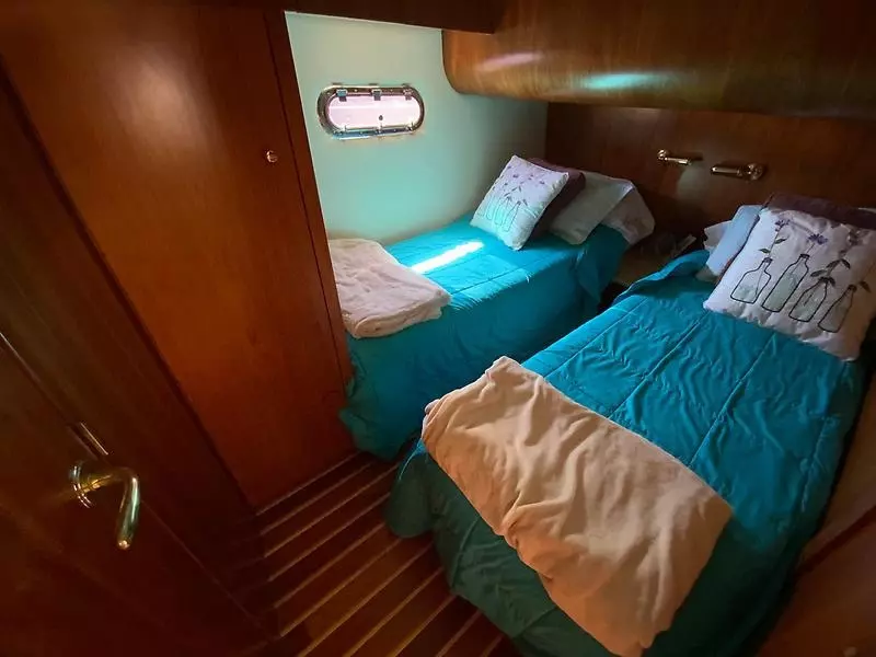 2000 Tiara Yachts 5200 Express