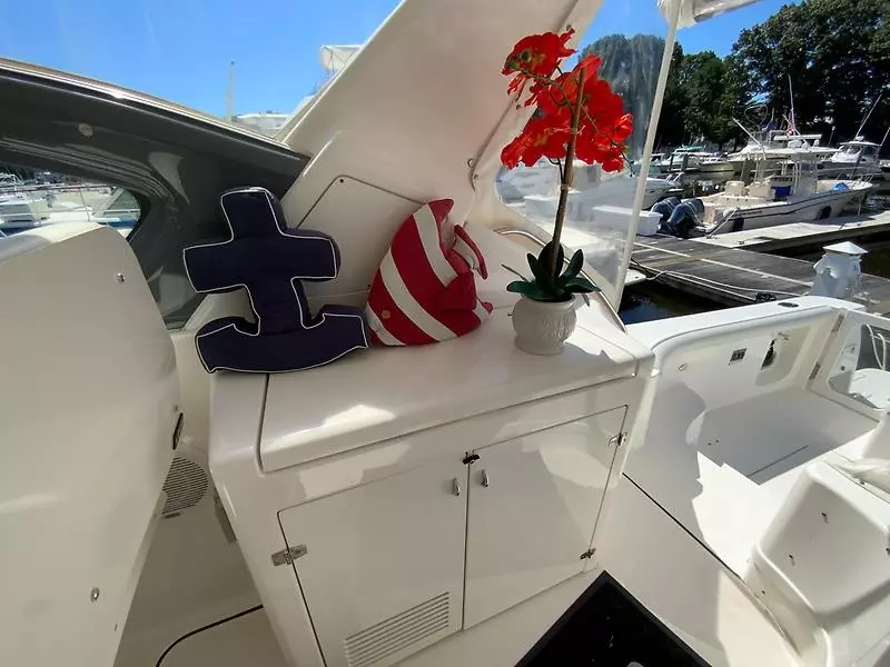 2000 Tiara Yachts 5200 Express