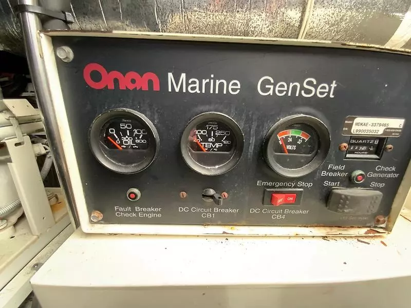 2000 Tiara Yachts 5200 Express