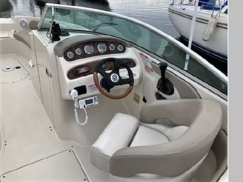 2004 Sea Ray 240 Sundeck