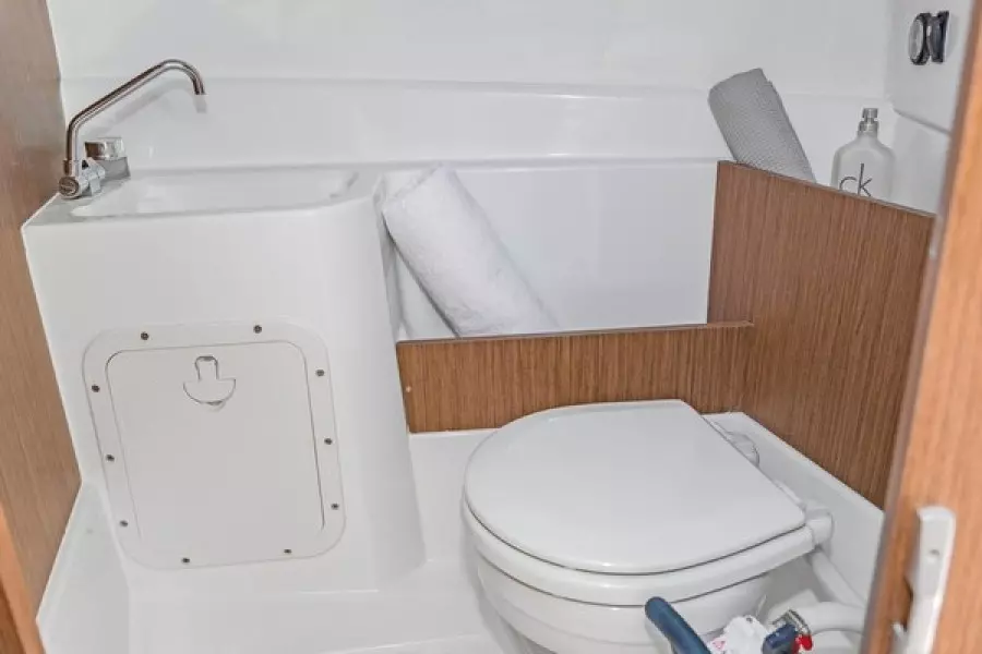 2026 Beneteau Antares 7