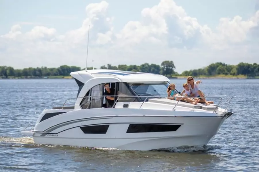 2025 Beneteau Antares 9