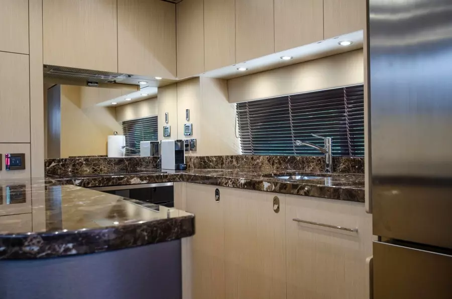 2018 Sunseeker 75 Yacht