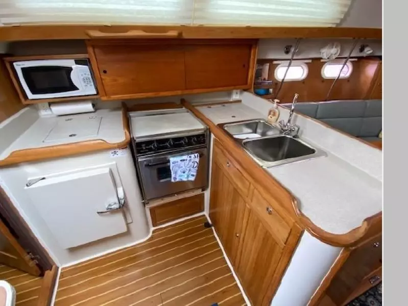 2004 Catalina 387