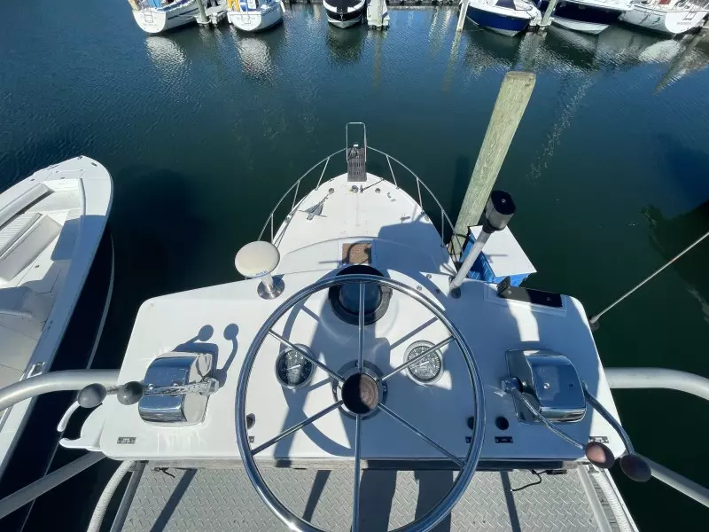 1985 Topaz 29 Sportfish