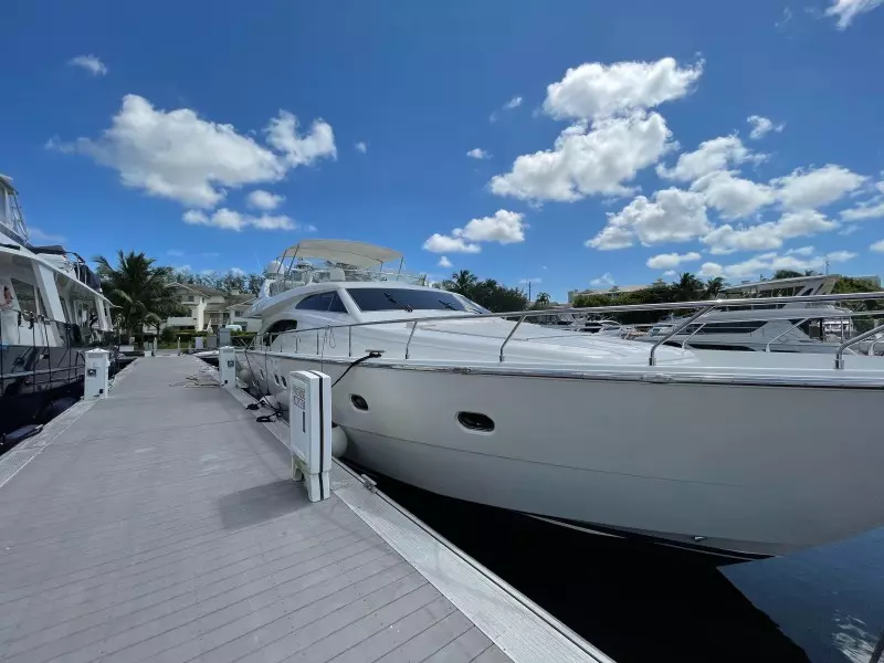 2001 Ferretti Yachts 680