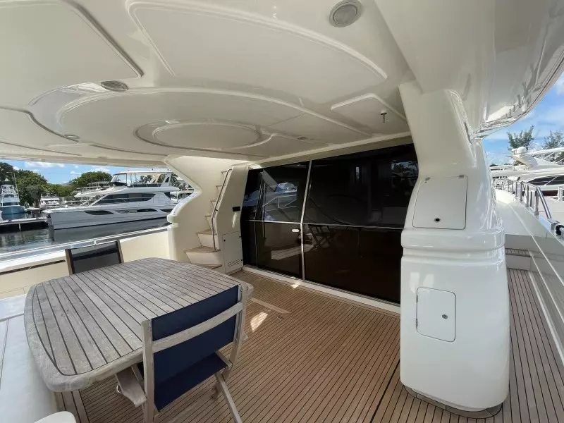 2001 Ferretti Yachts 680