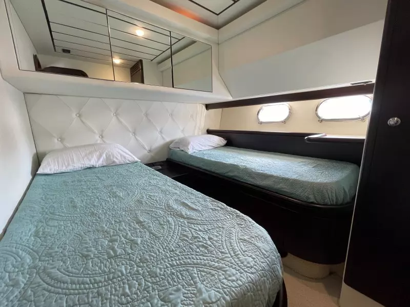 2001 Ferretti Yachts 680