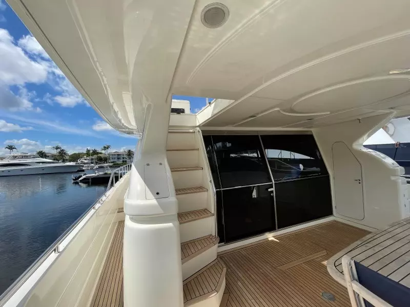 2001 Ferretti Yachts 680