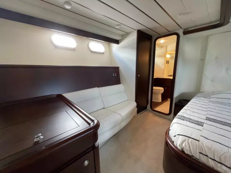 2001 Ferretti Yachts 680