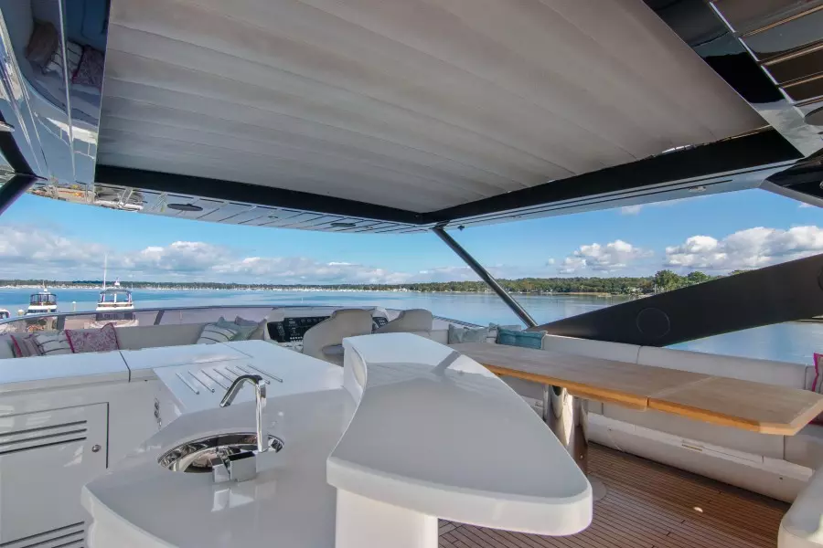 2019 Sunseeker 86 Yacht