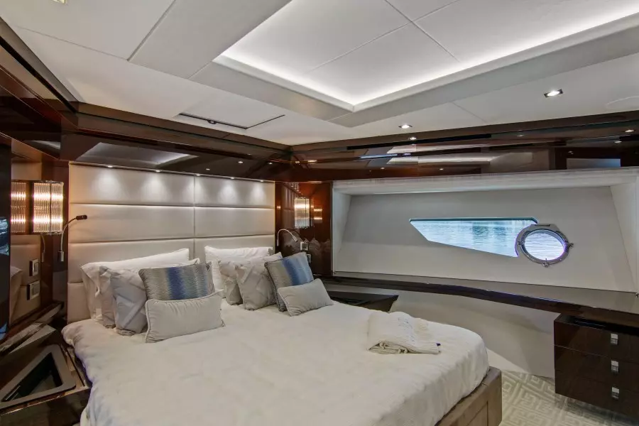 2019 Sunseeker 86 Yacht