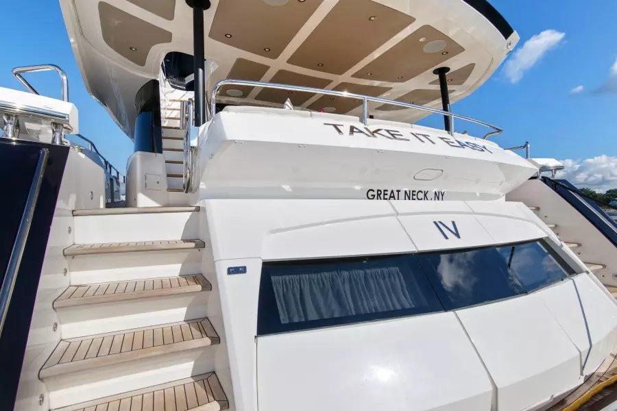 2019 Sunseeker 86 Yacht
