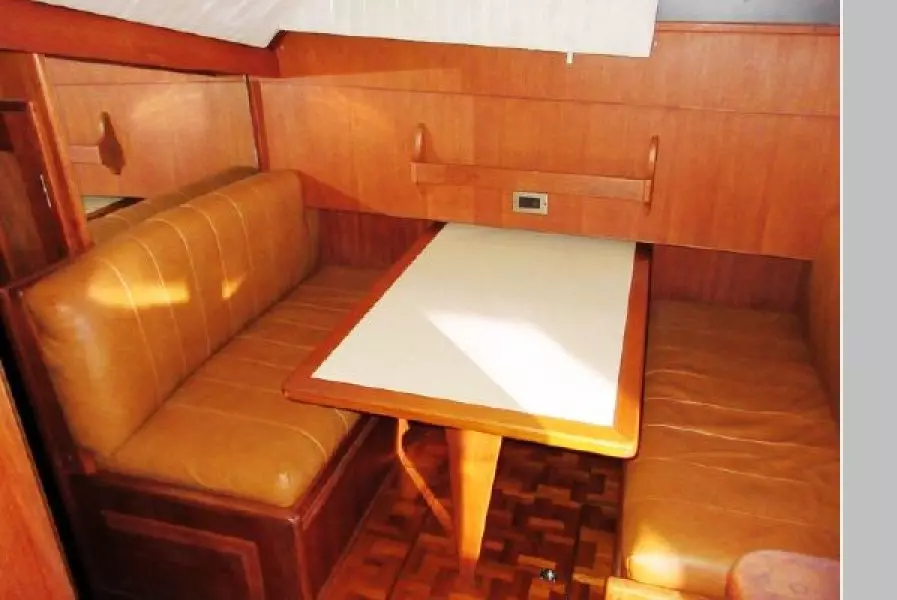 1987 Viking 48 Convertible