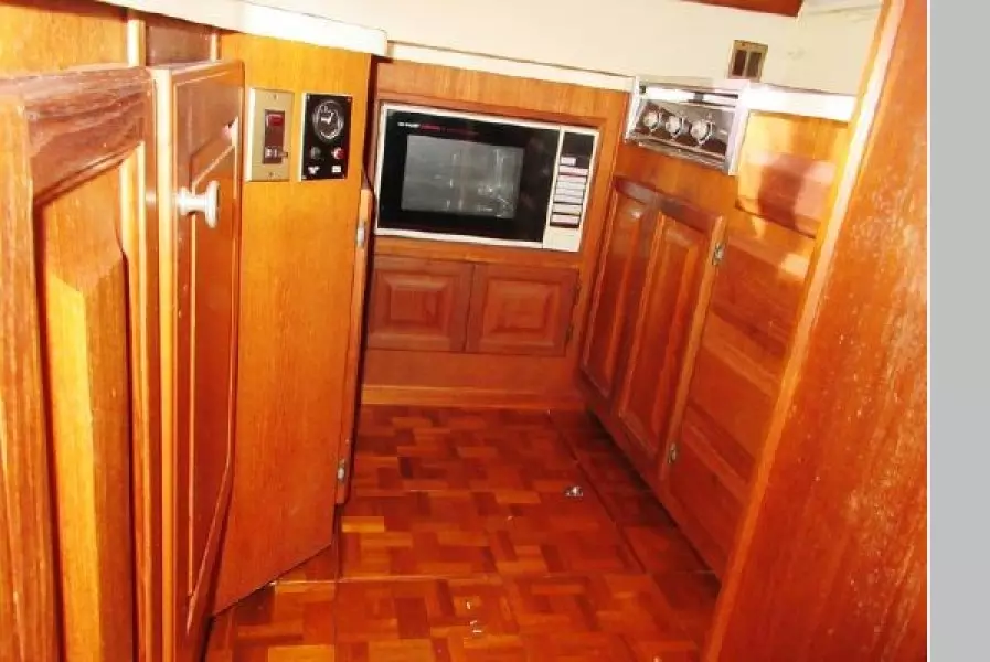 1987 Viking 48 Convertible