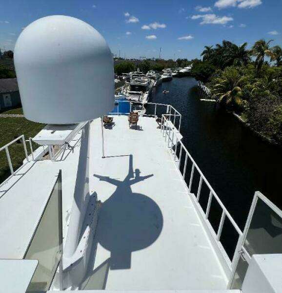 1983 Knight & Carver Custom Trideck