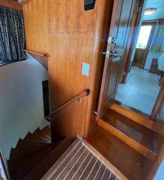 1983 Knight & Carver Custom Trideck