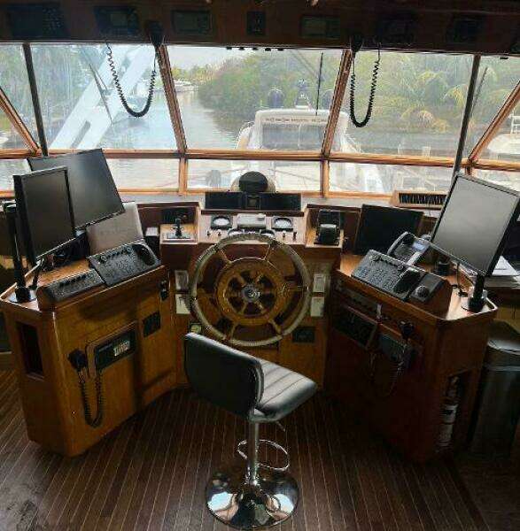 1983 Knight & Carver Custom Trideck