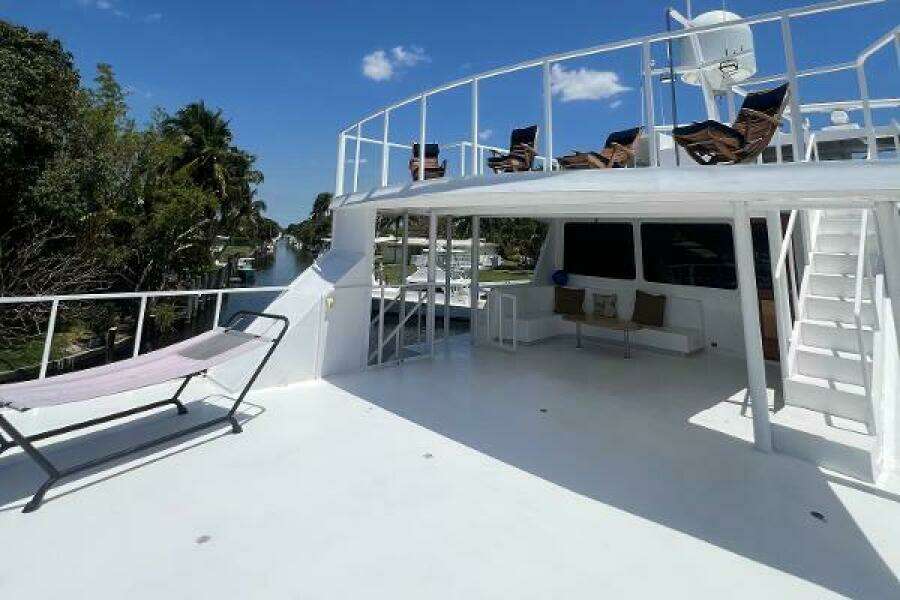 1983 Knight & Carver Custom Trideck