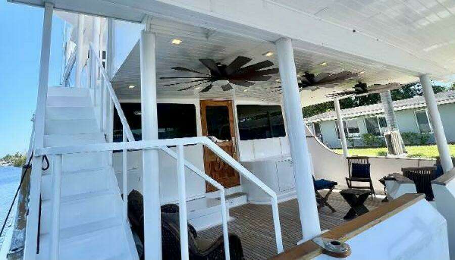 1983 Knight & Carver Custom Trideck