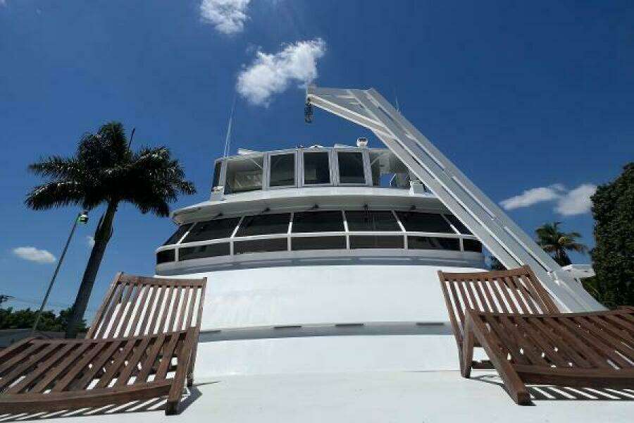 1983 Knight & Carver Custom Trideck