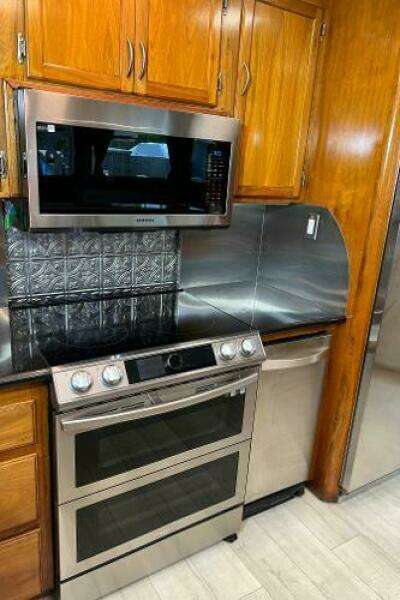 1983 Knight & Carver Custom Trideck