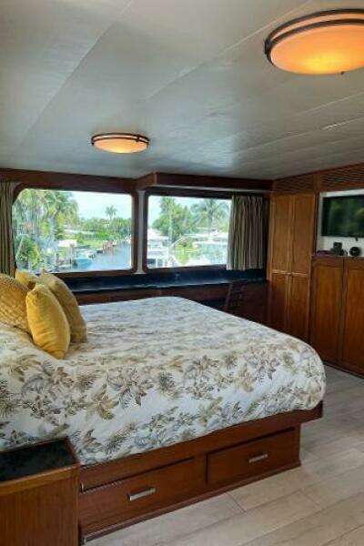 1983 Knight & Carver Custom Trideck