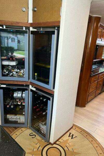 1983 Knight & Carver Custom Trideck