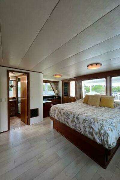 1983 Knight & Carver Custom Trideck