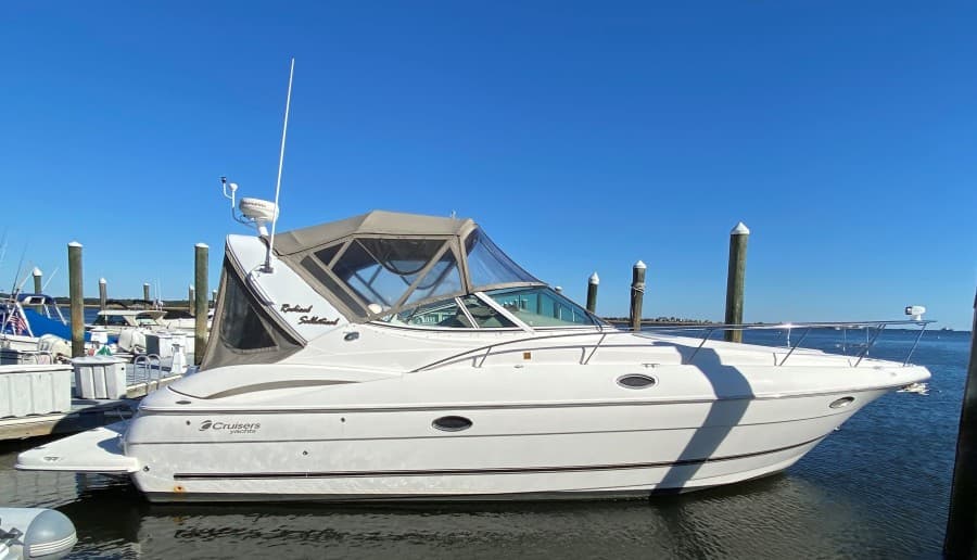 2004 Cruisers Yachts 320 Express