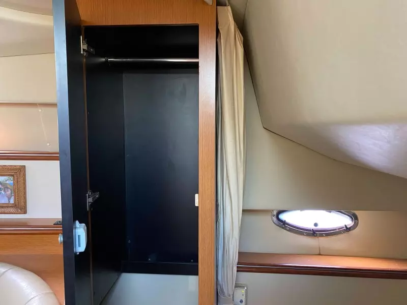 2004 Cruisers Yachts 320 Express