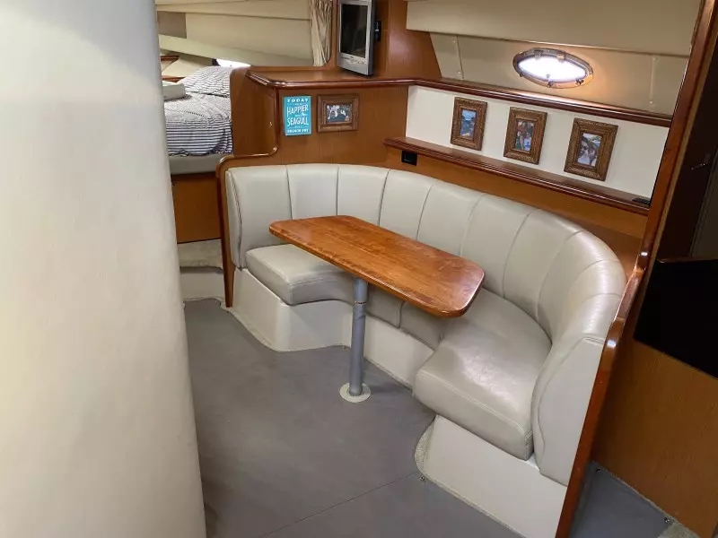 2004 Cruisers Yachts 320 Express