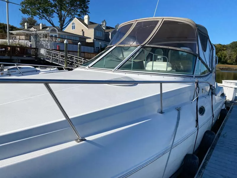 2004 Cruisers Yachts 320 Express