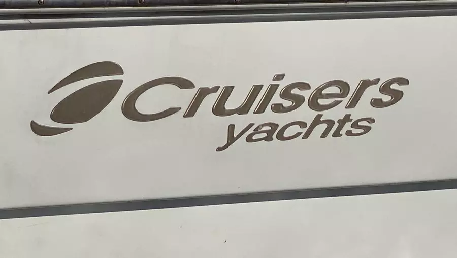 2004 Cruisers Yachts 320 Express