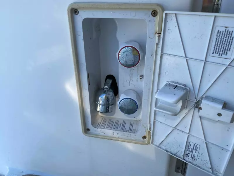 2004 Cruisers Yachts 320 Express