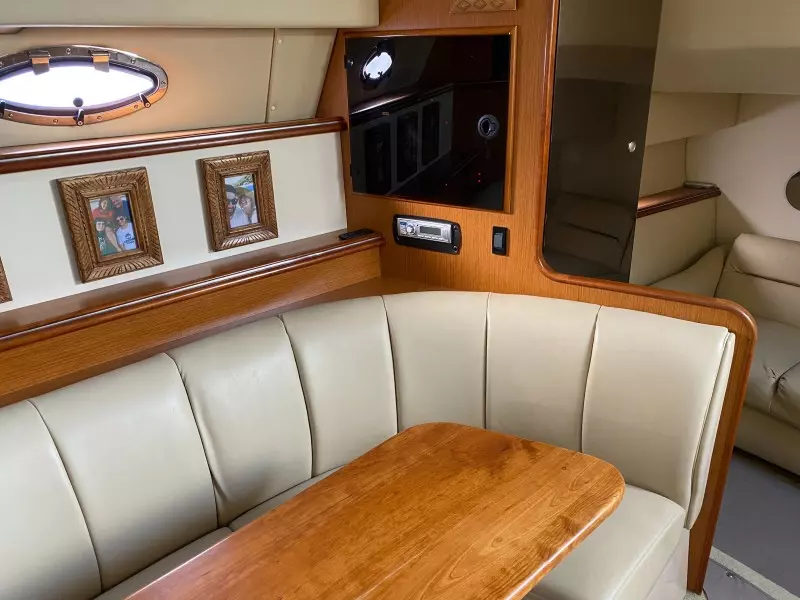 2004 Cruisers Yachts 320 Express