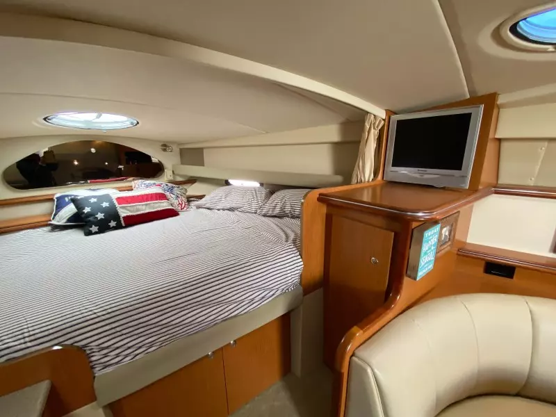 2004 Cruisers Yachts 320 Express