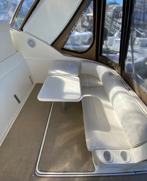 2004 Cruisers Yachts 320 Express