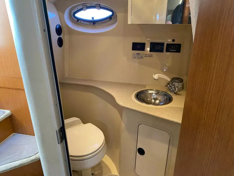 2004 Cruisers Yachts 320 Express