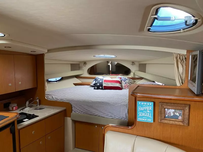 2004 Cruisers Yachts 320 Express