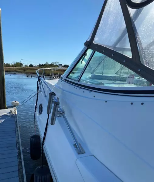 2004 Cruisers Yachts 320 Express